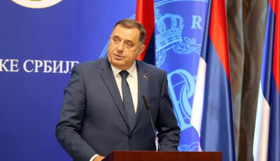 Banja Luka, 4.8.2023.- Srbijanski predsjednik Aleksandar Vuиiж u petak je otvoreno podupro duћnosnike bosanskih Srba koje je SAD sankcionirao zbog ugroћavanja Daytonskog sporazuma, rekavљi da su uvijek dobro doљli u Srbiju. Na slici predsjednik Republike Srpske Milorad Dodik tijekom tiskovne konferencije sa Aleksandrom Vuиiжem nakon sjednice vijeжa za suradnju Srbije i RS-a u Banjoj Luci. foto HINA/ TANJUG/ SRNA/ BORISLAV ZDRINJA/ ua