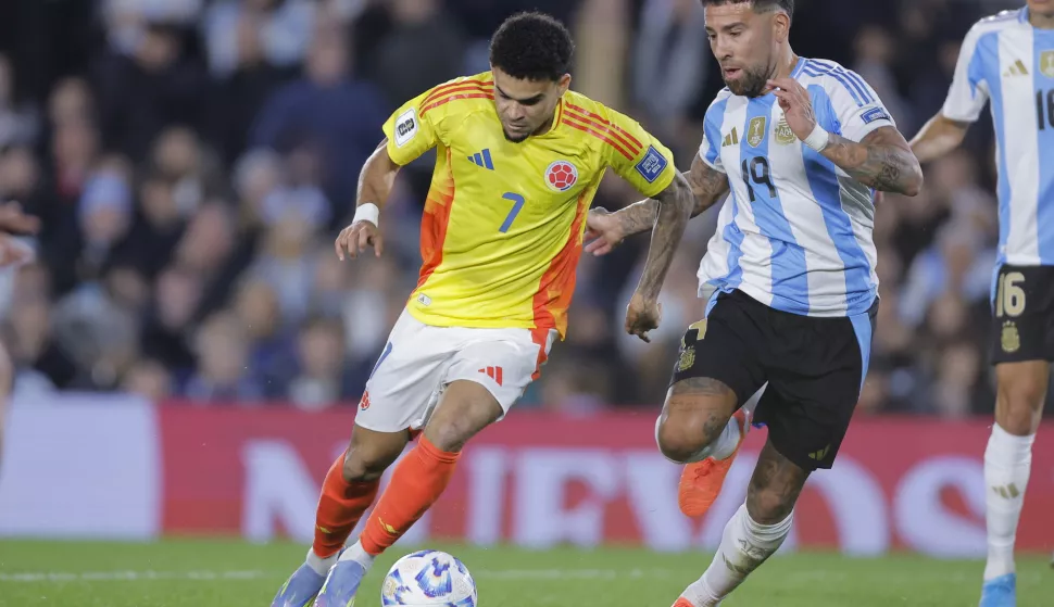epa12169318 Argentina's Nicolas Otamendi (R) vies for the ball with Colombia's Luis Diaz during the FIFA CONMEBOL 2026 World Cup qualifier match between Argentina and Colombia at Monumental Stadium in Buenos Aires, Argentina, 10 June 2025. EPA/Juan Ignacio Roncoroni