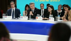 ODESA, 11. lipnja 2025. (Hina) - Europska perspektiva Ukrajine mora biti opipljiva, a ne nedostižna, rekao je u srijedu u Odesi premijer Andrej Plenković i najavio snažnu podršku Ukrajini za otvaranje prve skupine poglavlja u pregovorima za članstvo u EU. 