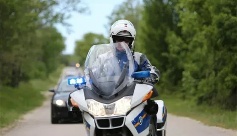 Neosigurani kamion zabio se u policijski motocikl i motocikl 39-godišnjaka