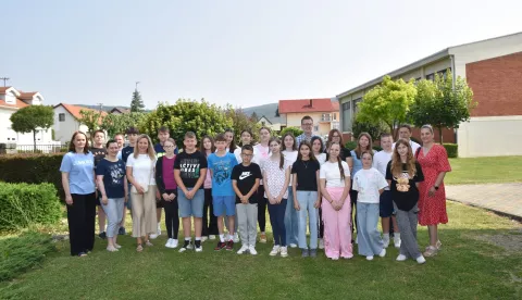 KUTJEVOUčenicima Osnovne &scaron;kole Zdenka Turkovića dm je uručio nagradu za rezultate ostvarene u Zelenom koraku, akciji prikupljanja i recikliranja starog papira. Prema rezultatima 12. ekoakcije Zeleni korak, kutjevačka &scaron;kola je, u konkurenciji od 78 &scaron;kola, bila među 10 najboljih, te je zaslužila nagradu od 1350 eura za doprinos za&scaron;titi okoli&scaron;a. 