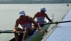 Hrvatski veslači Martin i Valent Sinković te Patrik i Anton Lončarić plasirali su se u subotu u finale dvojca na Svjetskom veslačkom kupu koji se održava u Vareseu, dok su sestre Ivana i Josipa Jurković ostale bez plasmana u finale. 