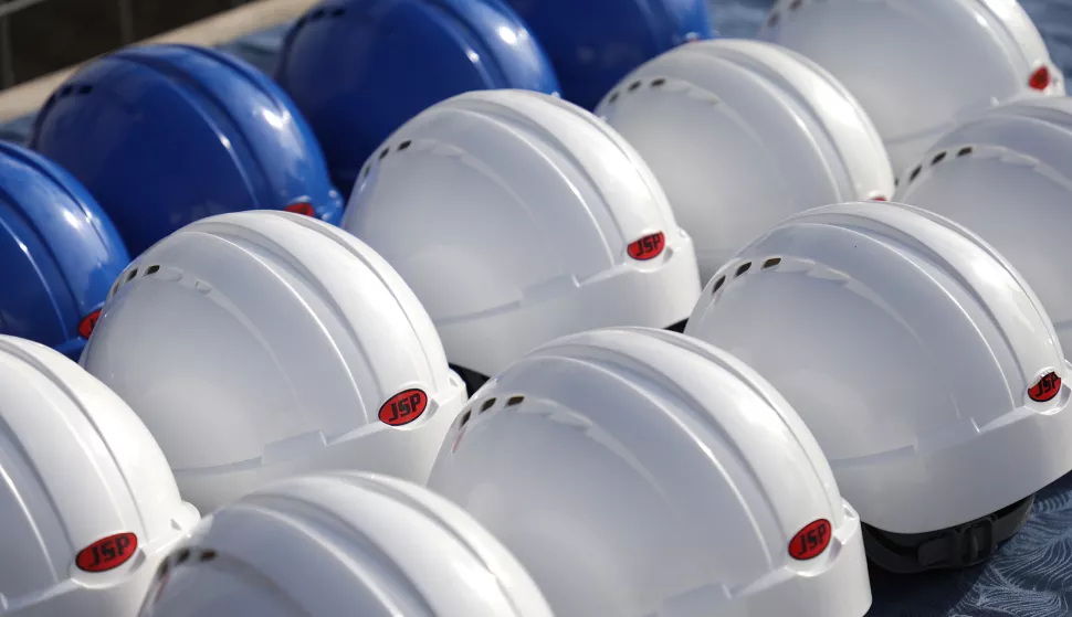 Petrijevci, 10. 02. 2025., Pročiščavać otpadnih voda, Petrijevci, izgradnja uređaja za pročišćavanje otpadnih voda, obilazak, radna snaga, nedostatak radne snage; građevinarstvo; radna snaga, radnici SNIMIO BRUNO JOBST