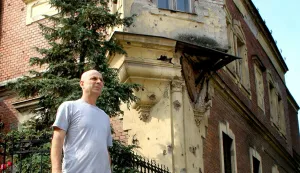 snimio DAVOR KIBEL,OSIJEK, 14.09.2009. RADIĆEVA UL., PRAVOSLAVNA CRKVA, OTPADA ŽBUKA