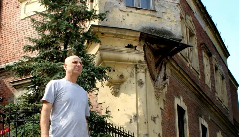 snimio DAVOR KIBEL,OSIJEK, 14.09.2009. RADIĆEVA UL., PRAVOSLAVNA CRKVA, OTPADA ŽBUKA