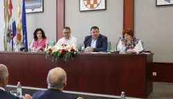 VINKOVCI - KONSTITUIRAJUĆA SJEDNICA,U Skupštini VSŽ-a 37 vijećnika, Dalibor Šandrk predsjednik16. 6. 2025.