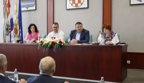 VINKOVCI - KONSTITUIRAJUĆA SJEDNICA,U Skupštini VSŽ-a 37 vijećnika, Dalibor Šandrk predsjednik16. 6. 2025.