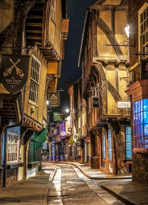 The Shambles - srednjovjekovna ulica gradske jezgre YorkaUmjesto razglednice - York - Igor Berecki Doc2025.PRIVATNI ALBUM
