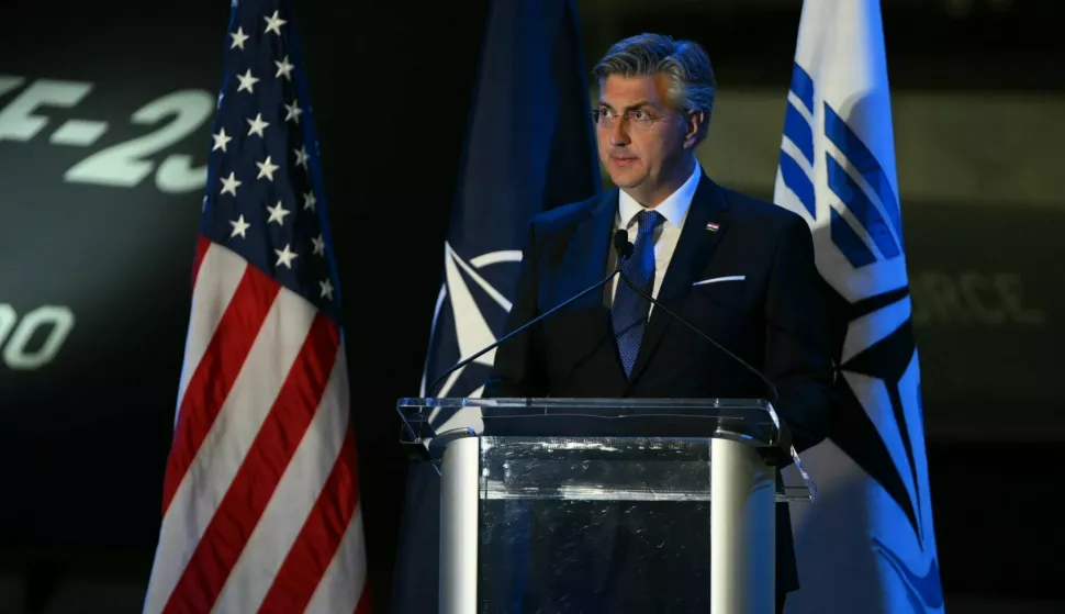 ZAGREB, 26. svibnja 2025. (Hina) - Zapadni Balkan je ključan za dugotrajan mir u Europi i snagu NATO saveza, rekao je hrvatski premijer Andrej Plenković u Daytonu u nedjelju, u povodu 30. obljetnice Daytonskog sporazuma, dodajući da Hrvatska podržava euroatlantske težnje Bosne i Hercegovine.