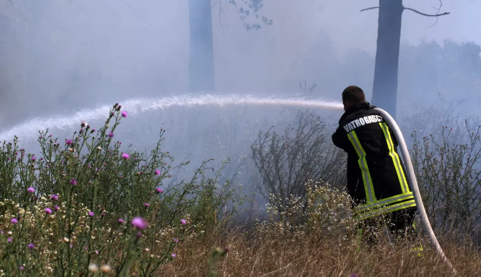 Iako je zabranjeno paljenje vatre na otvorenom, u pet dana izbilo čak 11 požara