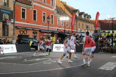 VINKOVCILjeto u Vinkovcima, koje je počelo 20. lipnja i traje do 28. kolovoza, 