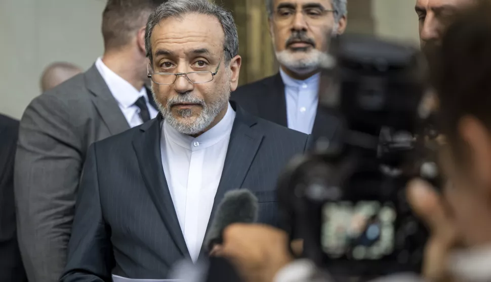 epa12188050 Iranian Foreign Minister Abbas Araghchi talks to the media in front of the Intercontinental Hotel, after a meeting of foreign ministers of Germany, France, Britain and the EU with Iranian officials for the Iran-EU nuclear talks, in Geneva, Switzerland, 20 June 2025, amid the recent military escalations between Israel and Iran. EPA/MARTIAL TREZZINI