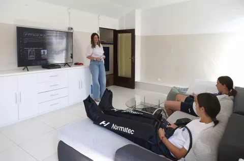 Osijek, 20. 06. 2025., Stadion Gradski vrt, ŽNK Osijek, reportaža, obilazak, Ivana Liović; Sara Rabar; Nikolina KlapanSNIMIO BRUNO JOBST