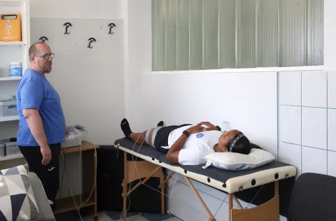 Osijek, 20. 06. 2025., Stadion Gradski vrt, ŽNK Osijek, reportaža, obilazak, fizioterapeut; fizioterapija; Dejan Hunjek; Lynette Urena DiazSNIMIO BRUNO JOBST