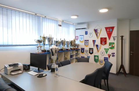 Osijek, 20. 06. 2025., Stadion Gradski vrt, ŽNK Osijek, reportaža, obilazak, meeting roomSNIMIO BRUNO JOBST