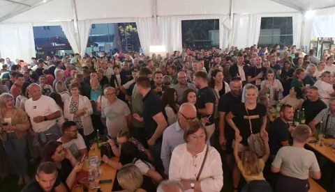 TRNAVA - U vinorodnoj Trnavi održana je 38. Bonavita, gospdoarsko-kulturna manifestacija koja je i ove godine okupila brojne vinare i vinogradare iz Slavonije i Baranje čije su se vinske kapljice natjecale za titulu šampiona i druga priznanja Bonavite.