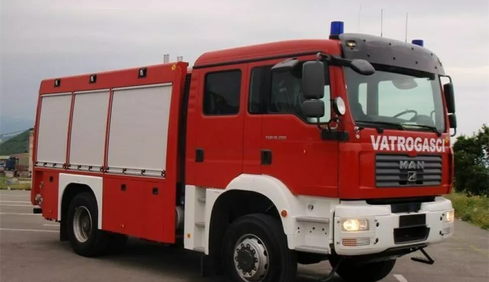 U požaru u Slavonskom Brodu smrtno stradao 100-godišnjak, vatrogasci, ilustracija