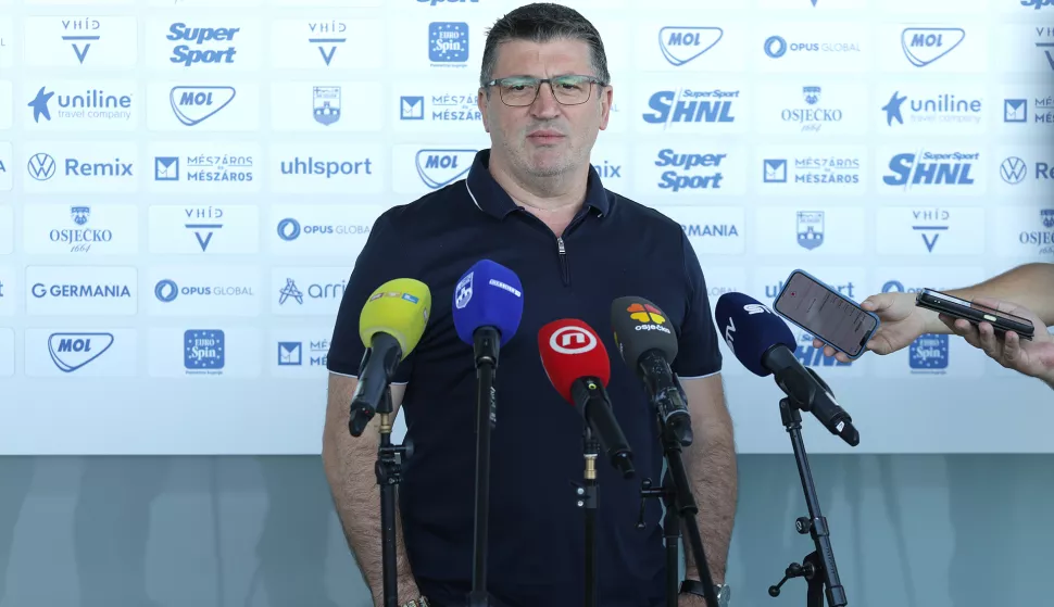 Osijek, 23. 06. 2025., Opus Arena, NK Osijek, prozivka, prozivka 2025, Alen Petrović - Sportski direktor SNIMIO BRUNO JOBST