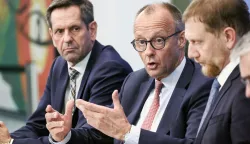 epa12183832 German Chancellor Friedrich Merz (C), Saxony's Minister President Michael Kretschmer (R) and Lower Saxony's Minister President Olaf Lies attend a news conference following a meeting of heads of government of the federal states at the Chancellery in Berlin, Germany, 18 June 2025. EPA/HANNIBAL HANSCHKE