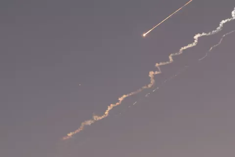 epa12174468 Ballistic missiles and smoke trails from ballistic missiles in the sky above Jerusalem, Israel, 14 June 2025. An Israeli Defense Forces (IDF) spokesperson said Iran launched a wave of ballistic missiles toward Israel, and according to emergency service Magen David Adom (MDA), 41 people were injured, including two in critical condition. EPA/ABIR SULTAN