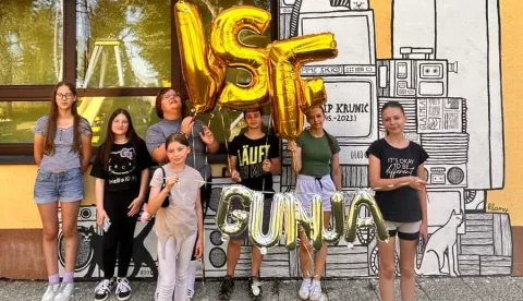 GUNJAU Osnovnoj školi "Antun i Stjepan Radić" u Gunji započeo je jedinstveni pilot-projekt "Učenički žiri portala Vrti svoj film", u sklopu kojeg učenici prvi put preuzimaju ulogu selektora filmskog programa za djecu i mlade u cijeloj Hrvatskoj.LIPANJ 2025.