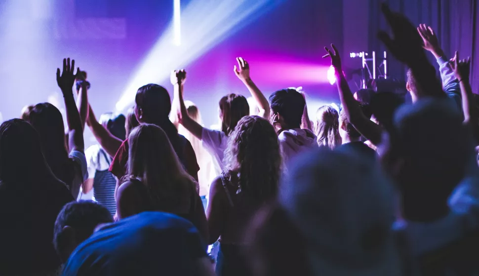 SLAVONSKI BROD - Iz Grada&nbsp;najavljuju&nbsp;drugu Plesnu večer za mlade, koja će se održati u subotu, 28. lipnja, s početkom u 21 sat, u prostorima istočnih Kazamata. najava, lipanj 2025.