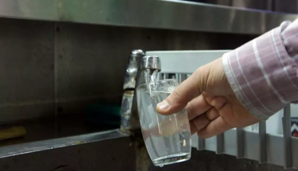 voda slavina ilustracija