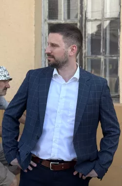 Osijek, 24. 06. 2025., Strossmayerova ulica, konferencija za medije, pukotina, pukotine na asfaltu, tramvajska pruga, oštećenje kolnika SNIMIO BRUNO JOBST