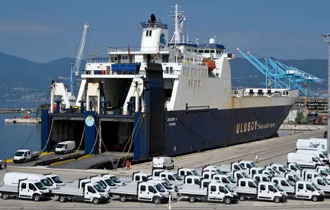 RIJEKA, 24. 06. 2025. ULUSOY 5, SEALINES, BROD, PRIJEVOZ AUTOMOBILA, LUKA RIJEKA, De Franceschijev gat, SNIMIO: VEDRAN KARUZA