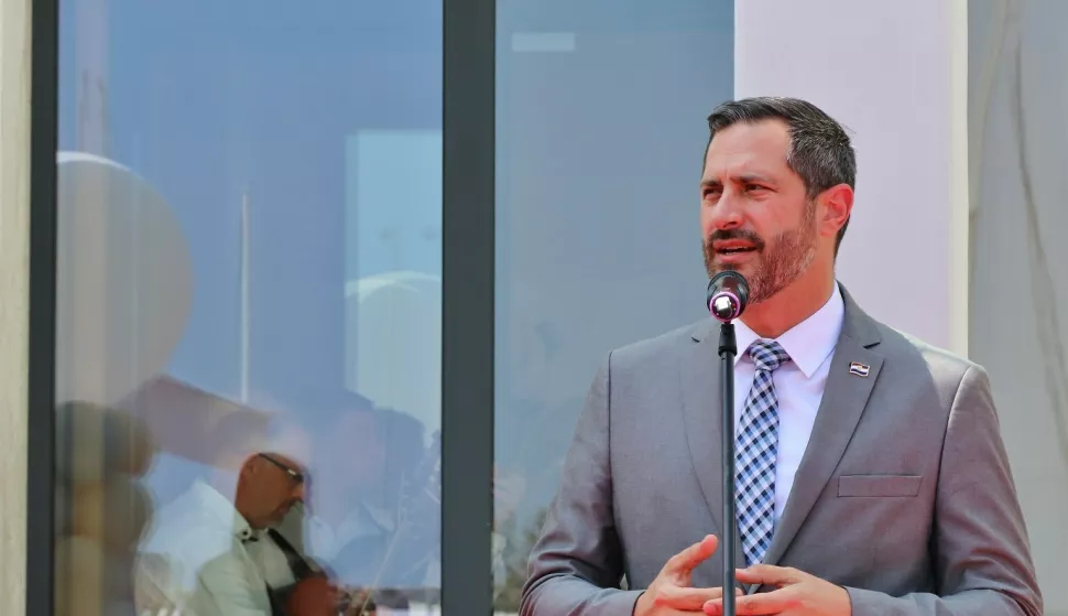 Preko, 16.06.2025 - U Preku na Ugljanu u ponedjeljak je otvoren Curio Collection by Hilton, prvi hotel brenda Hilton izgrađen na nekom od hrvatskih otoka. Otvaranju je prisustvovao ministar turizma i sporta Tonči Glavina.foto HINA/ Andrina LUIĆ/ ds