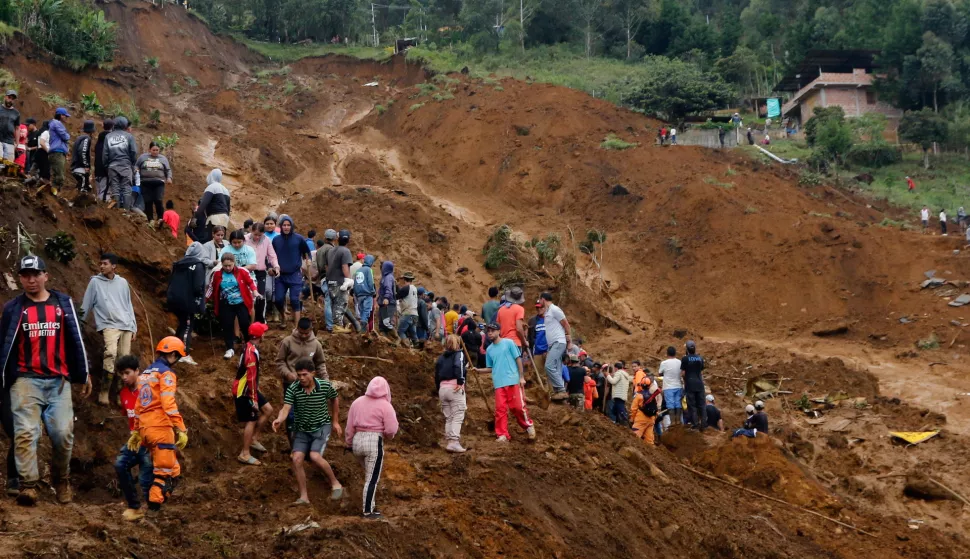epa12195888 People observe an area affected by a flash flood in Bello, Colombia, 24 June 2025. Several people were killed and injured by a flash flood triggered by a heavy downpour in the city of Bello, which is part of the metropolitan area of Medell?n in the department of Antioquia, northwest Colombia. EPA/STR