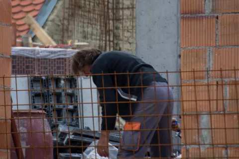 OSIJEK- 28.09.2020., građevinski radnici, rad na crno, ilustracija, rad.Foto: Andrea Ilakovac