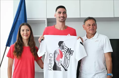 Bloudek ekspres juri prema Tokiju