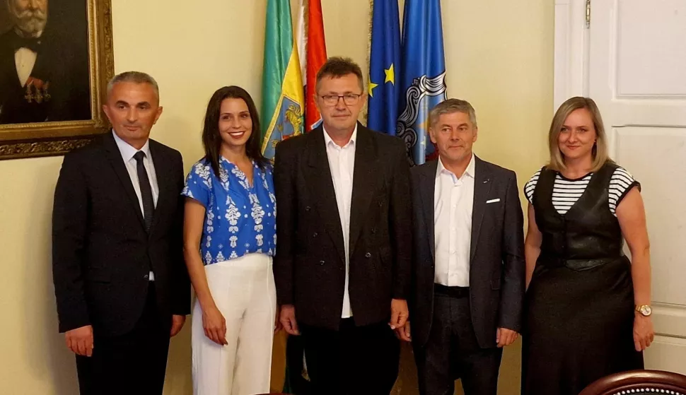 POŽEGA - Unatoč izbornim rezultatima prema kojima niti jedna stranka nije imala dovoljnu većinu, danas je konstituirano Gradsko vijeće Požege.