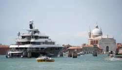 epa12194498 The yacht Arience is moored at Punta della Dogana in the San Marco basin in Venice, Italy, 24 June 2025. The owner of the mega-yacht is US tycoon Bill Miller, one of Amazon's first subsidisers, who is presumed to be one of the guests at the Bezos-Sanchez wedding. Venice will host the wedding of Amazon billionaire Jeff Bezos and his fiancee journalist Lauren Sanchez in the coming days. EPA/ANDREA MEROLA