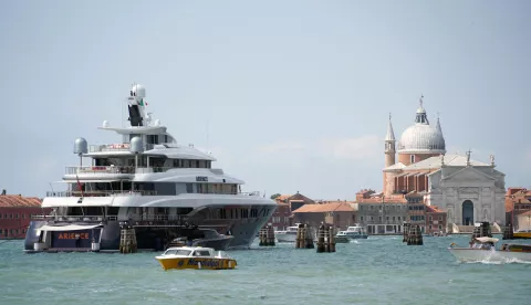 epa12194498 The yacht Arience is moored at Punta della Dogana in the San Marco basin in Venice, Italy, 24 June 2025. The owner of the mega-yacht is US tycoon Bill Miller, one of Amazon's first subsidisers, who is presumed to be one of the guests at the Bezos-Sanchez wedding. Venice will host the wedding of Amazon billionaire Jeff Bezos and his fiancee journalist Lauren Sanchez in the coming days. EPA/ANDREA MEROLA