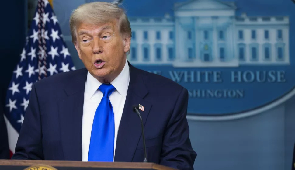 epa12201366 US President Donald J. Trump delivers remarks during a press conference in the briefing room of the White House in Washington, DC, USA, 27 June 2025. Earlier in the day, the Supreme Court ruled in the Trump administration's favor to curb nationwide injunctions on the president's birthright citizenship order. EPA/SHAWN THEW