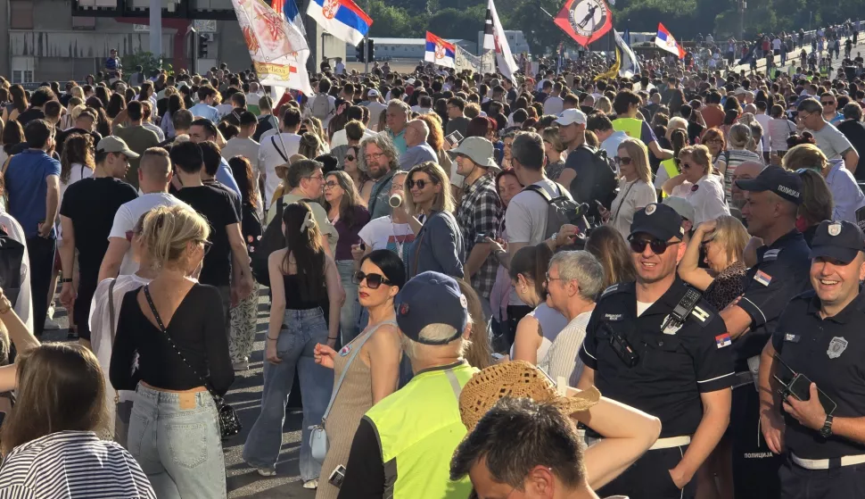 Beograd, 01.06.2025 - Zahtjevom za raspisivanje prijevremenih izbora u nedjelju navečer okončani su studentski prosvjedi u više od 30 gradova diljem Srbije, u povodu obilježavanja sedam mjeseci od smrti 16 ljudi u padu nadstrešnice na novosadskom željezničkom kolodvoru, za koju traže odgovornost vlasti.foto HINA/ FoNet_ Marko Dragoslavić/ ds
