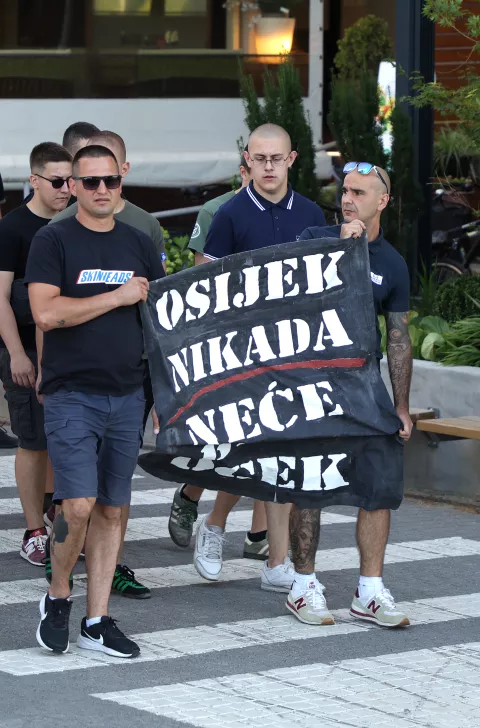 Osijek, 28. 06. 2025., Trg A. Starčevića - Ribarska ulica - promenada, Dan osječkih branitelja, mimohod, Osijek nikada neće biti OcekSNIMIO BRUNO JOBST