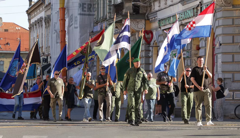 Osijek, 28. 06. 2025., Trg A. Starčevića - Ribarska ulica - promenada, Dan osječkih branitelja, mimohodSNIMIO BRUNO JOBST