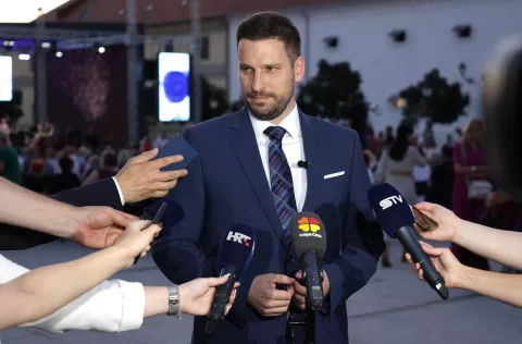 Osijek, 29. 06. 2025., Trg Vatroslava Lisinskog, OLJK, OLJK 2025, otvorenje, glazbeni nastup, svečano otvorenje, komorni orkestar Cameristi della scalla; Milano, Ivan RadićSNIMIO BRUNO JOBST