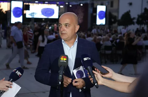 Osijek, 29. 06. 2025., Trg Vatroslava Lisinskog, OLJK, OLJK 2025, otvorenje, glazbeni nastup, svečano otvorenje, komorni orkestar Cameristi della scalla; Milano, Dražen AlerićSNIMIO BRUNO JOBST