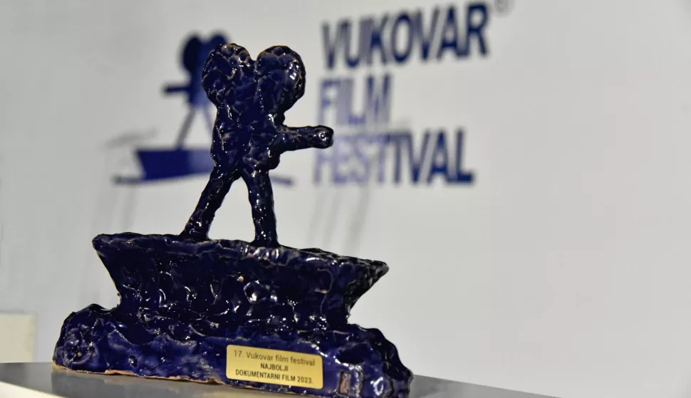 kultura...vukovar...27.08.2023.u perivoju dvorca eltz dodjelom nagrada zlatni slep najboljem igranom i dokumentarnom filmu zatvoren 17. vukovarski filmski festival-festival podunavskih zemalja;foto Gordan Panić