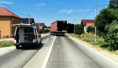 Jedna osoba smrtno je stradala u prometnoj nesreći u Podrinju