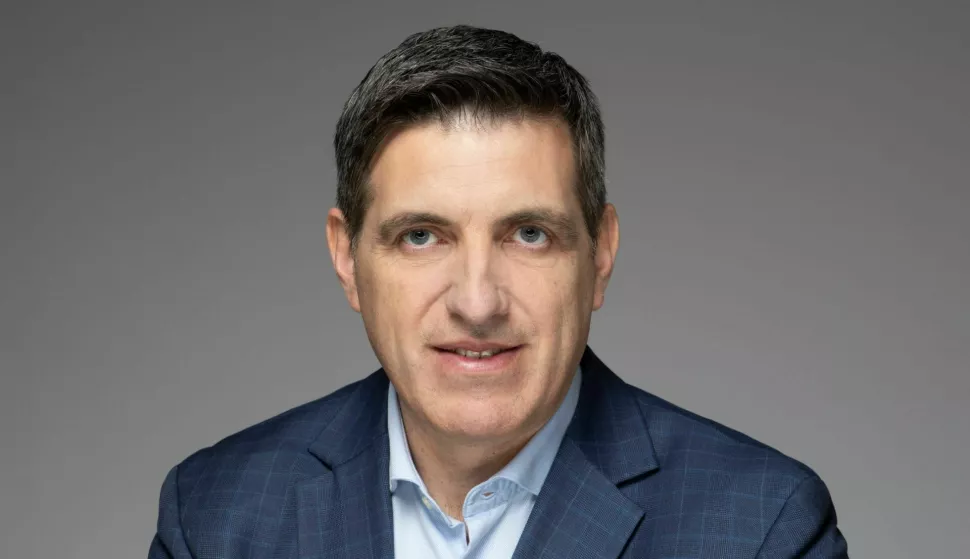 U novu akademsku godinu 2025./2026. Sveučili&scaron;te Algebra Bernays ulazi s velikim znanstvenim i profesorskim pojačanjem s područja komunikacijskih znanosti. Dosada&scaron;nji redoviti profesor strate&scaron;kog komuniciranja i utemeljitelj poslijediplomskog sveučili&scaron;nog specijalističkog studija Odnosi s javno&scaron;ću na Fakultetu političkih znanosti Sveučili&scaron;ta u Zagrebu, prof. dr. sc. Božo Skoko, jedan od vodećih hrvatskih stručnjaka za odnose s javno&scaron;ću, te pionir na području nacionalnog brendiranja, od 1. listopada 2025. godine službeno preuzima dužnost prorektora za poslijediplomske studije i popularizaciju znanosti na Sveučili&scaron;tu Algebra Bernays.