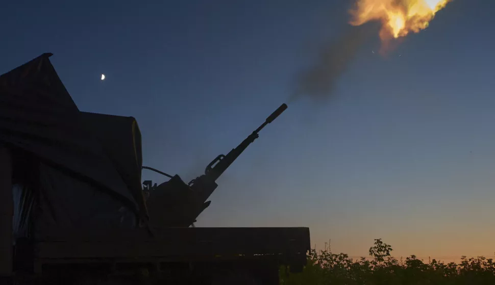 epa12212749 Ukrainian servicemen from the anti-drone mobile fire team shoot at a Russian drone flying toward Kharkiv, with a ZU-23 anti-aircraft twin-barreled autocannon in the Kharkiv region of Ukraine, late evening of 02 July 2025 (issued on 03 July 2025), amid the ongoing Russian invasion. EPA/SERGEY KOZLOV