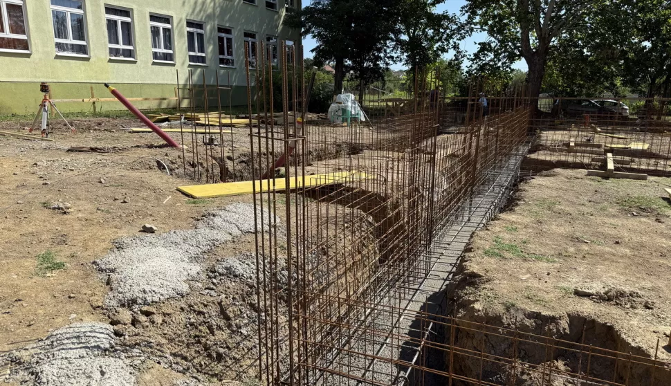 SLAVONSKI BROD - Radovi na dogradnji Osnovne škole "Đuro Pilar" - matične škole odvijaju se u skladu s predviđenom dinamikomsrpanj 2025.