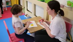 VINKOVCIU vinkovačkom Centru za pružanje usluga u zajednici Vukovarsko-srijemske županije, a u okviru projekta HEARTS – Healthcare Equity and Access for Resilient Targeted Support, koji se provodi kroz program prekogranične suradnje Interreg IPA Hrvatska – Bosna i Hercegovina – Crna Gora 2021. – 2027., održala se petodnevna edukacija za rad s djecom s teškoćama.srpanj 2025.
