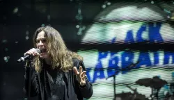 epa07191497 (FILE) - British singer Ozzy Osbourne performs during the concert of rock band Black Sabbath in Papp Laszlo Budapest Sports Arena in Budapest, Hungary, 01 June 2016 (reissued 26 November 2018). Ozzy Osbourne turns 70 on 03 December 2018. EPA/Balazs Mohai HUNGARY OUT *** Local Caption *** 52797040