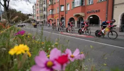 epa07041618 Riders of the BMC Racing Team in action during the UCI Road Cycling World Championships Men's Team Time Trial in Innsbruck, Austria, 23 September 2018. EPA/DANIEL KOPATSCH